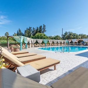 Sandy Beach Complex By Konnect - Poolside Studios & Seaside Apartments